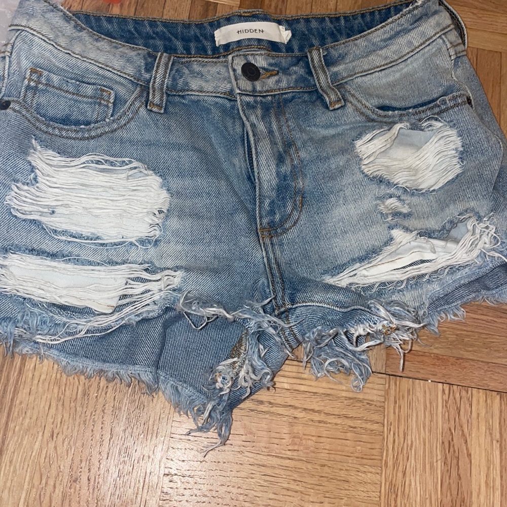 Distressed jean short